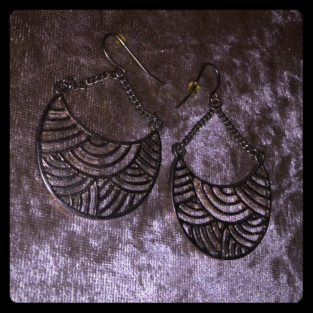 NEW 😻 Pretty pierced ear gold earrings